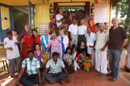 Madurai Charitable Trust - Photo avec tous les pensionnaires et caravaniers