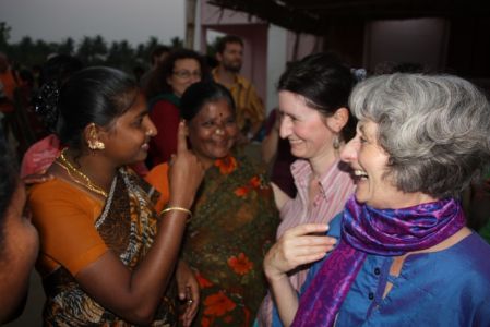 Sathyamangalam soirée consacrée aux femmes - Paula et sa fille Estelle rencontrent une mère et sa fille indiennes