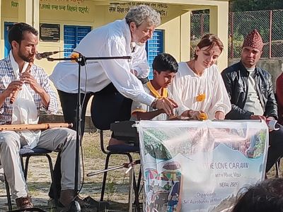 J07-05 Un élève au piano