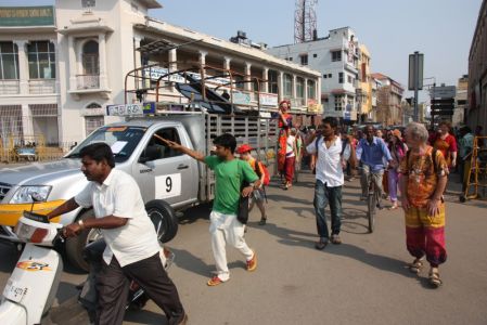 Déambulation dans les rue de Mysore - Le convoi est lancé