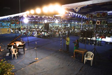 Fête de Shiva - Concert de Marc devant près de 5 000 personnes