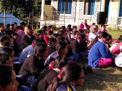 J07-04 Accueil des élèves de l'école du village Dhampus