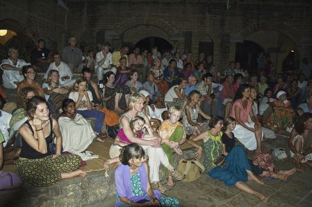 Concert au visitor Center d'Auroville le soir