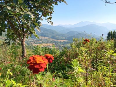 J05-07 Beauté infinie du paysage disponible en permanence au départ de la plaine de l'école