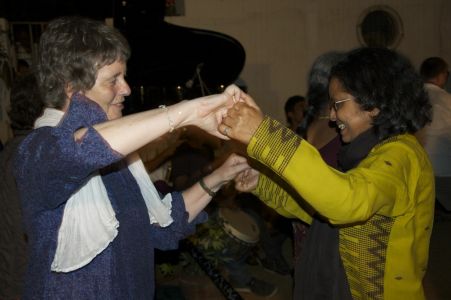 Concert avec Green Path - Sylvie invite à danser une indienne