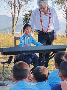 J05-10 Pour certains enfants, essayer le piano, c'est presqu'entrer dans un état de grâce