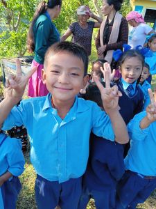 J05-08 Le NAMASTE des enfants. Il vient du coeur et est profondément chargé de bienveillance