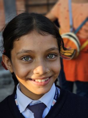 J08-10 Jeune écolière