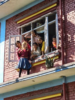 J12-07 Les enfants sont contents de notre arrivée