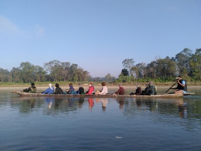J11-03 Une partie des caravaniers sur la rivière
