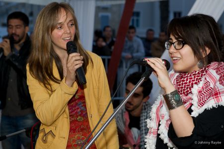 duo improvisé avec une chanteuse palestinienne