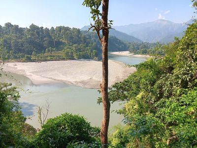 J10-10 Paysage sur la route vers Chitwan