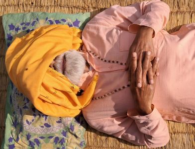 J17-08 Ramchandra prend sa pause après le repas