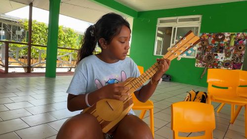 J13-13-Yukulele