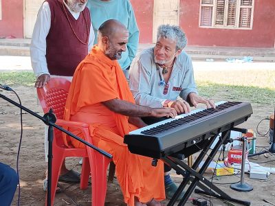 J10-04 Après les jeunes, le responable vient aussi s'initier
