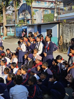 J08-07 Notre arrivée dans l'école Shree Bindhyabasini à Pokhara