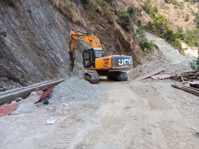 J18-05 De temps en temps une machine est en action