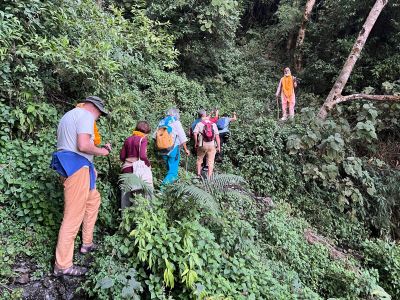J17-10 Remontée vers l'ashram pour une partie du groupe