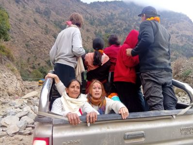 J17-11 D'autres remontent avec le véhicule... à leurs risques et périls